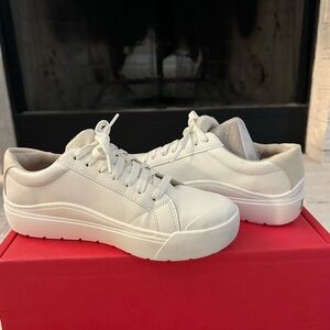 NEW Dr Scholls Time Off Sneakers 7.5